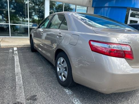 Used 2009 Toyota Camry LE FWD image 11