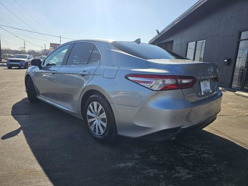 Used 2020 Toyota Camry LE image 6