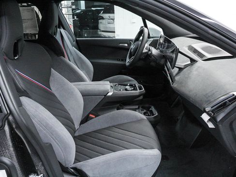 New 2026 BMW iX xDrive60 w/ M Sport Package image 18