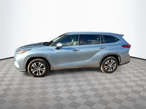 Used 2020 Toyota Highlander XLE image 9