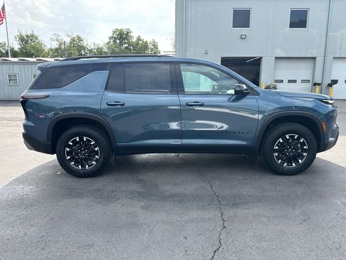 Used 2025 Chevrolet Traverse Z71 w/ Enhanced Driving Package AWD/4WD image 2