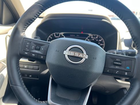 Used 2025 Nissan Rogue SV FWD image 30
