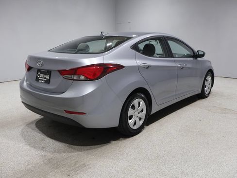 Used 2016 Hyundai Elantra SE FWD image 2