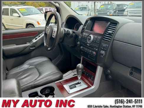 Used 2010 Nissan Pathfinder LE w/ Navigation Pkg image 29