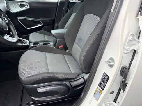 Used 2021 Kia Soul LX FWD image 6