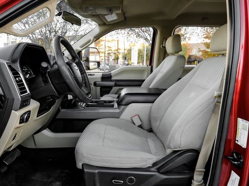 Used 2017 Ford F250 XLT w/ XLT Value Package image 4