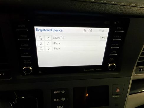 Used 2020 Toyota Sienna XLE Premium FWD image 11