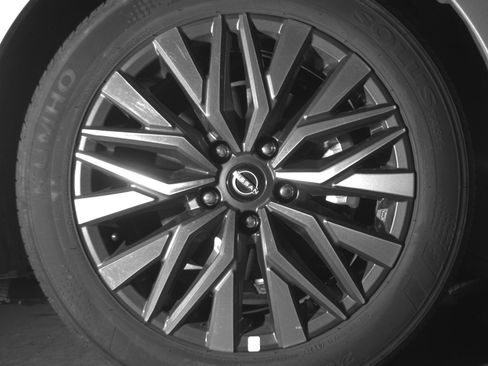 Used 2025 Nissan Altima 2.5 SV FWD image 13