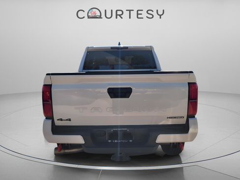 Certified 2025 Toyota Tacoma TRD Off-Road image 4