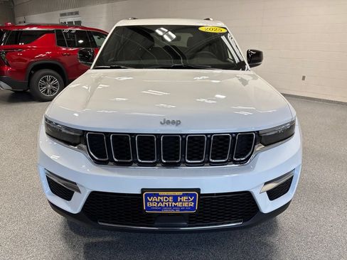 Used 2025 Jeep Grand Cherokee Limited AWD/4WD image 2