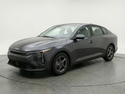 Used 2025 Kia K4 FWD image 3