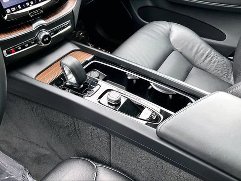 Certified 2023 Volvo XC60 B5 Plus w/ Climate Package image 16