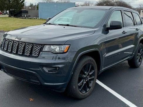 Used 2018 Jeep Grand Cherokee Altitude image 5