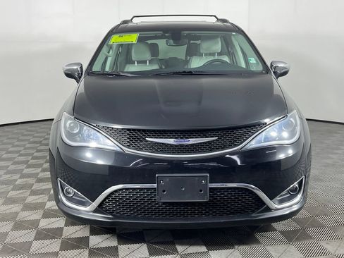 Used 2020 Chrysler Pacifica Limited image 2