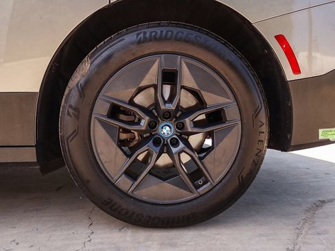 Used 2023 BMW iX xDrive50 AWD/4WD image 12