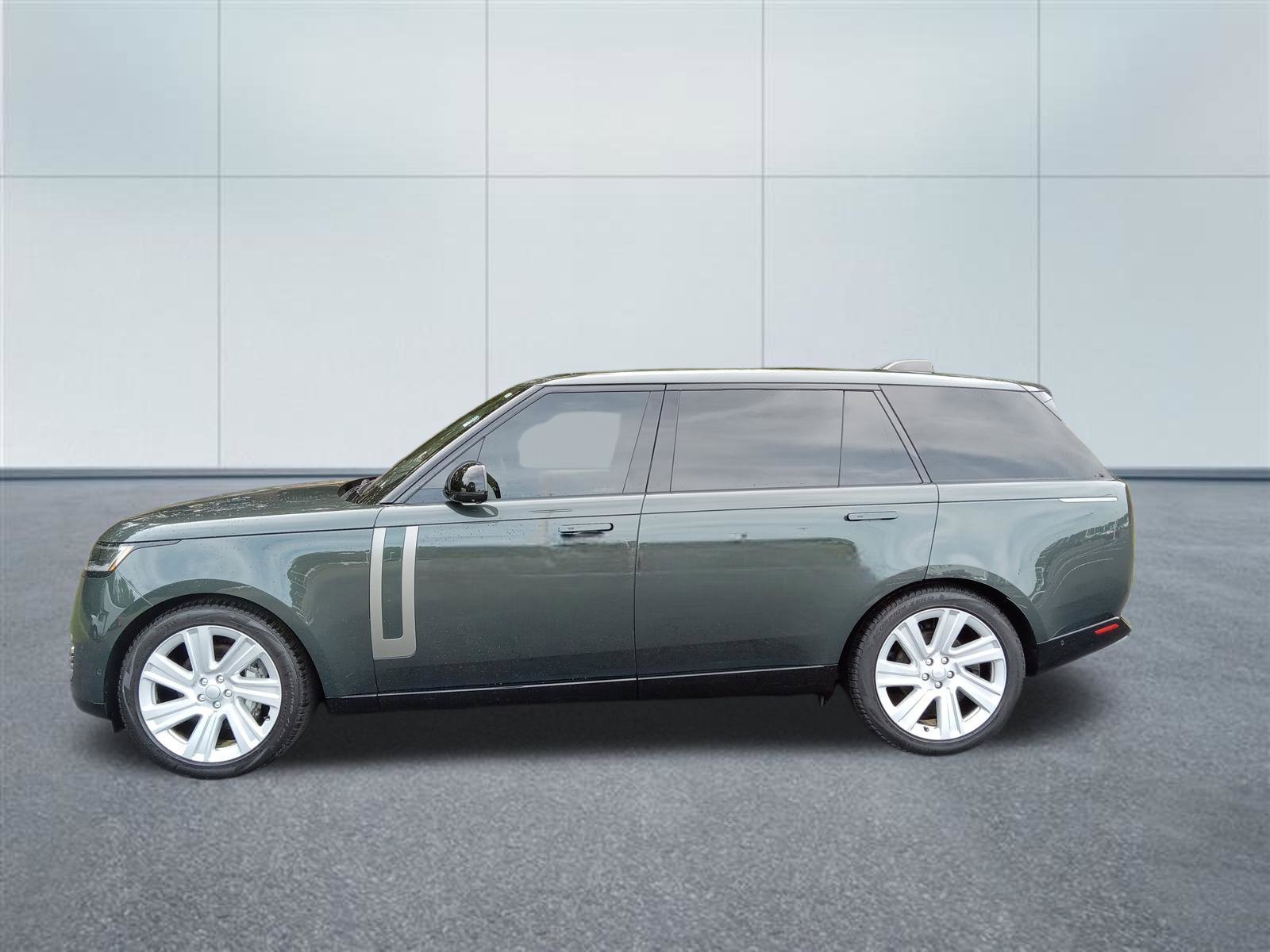 Used 2022 Land Rover Range Rover Long Wheelbase SE AWD/4WD image 2