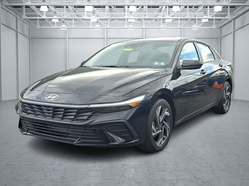 Certified 2025 Hyundai Elantra Sport FWD image 3