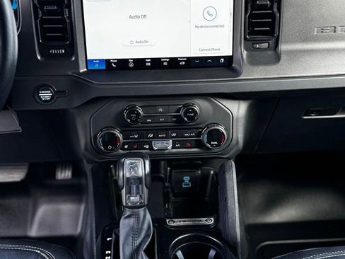 Used 2025 Ford Bronco Badlands image 19