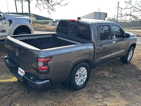 Used 2022 Nissan Frontier SV image 5