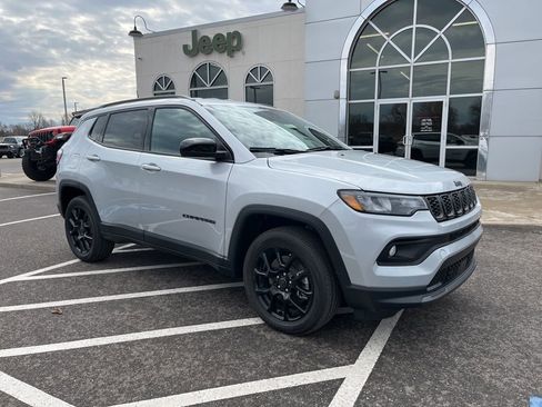 New 2025 Jeep Compass Latitude w/ Convenience Group AWD/4WD image 2
