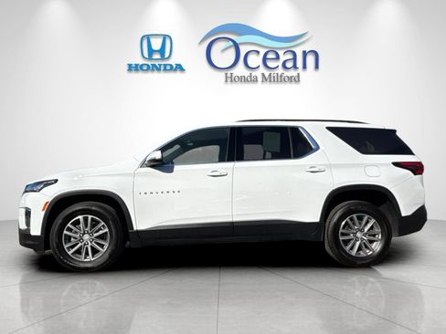 Used 2023 Chevrolet Traverse LT image 2