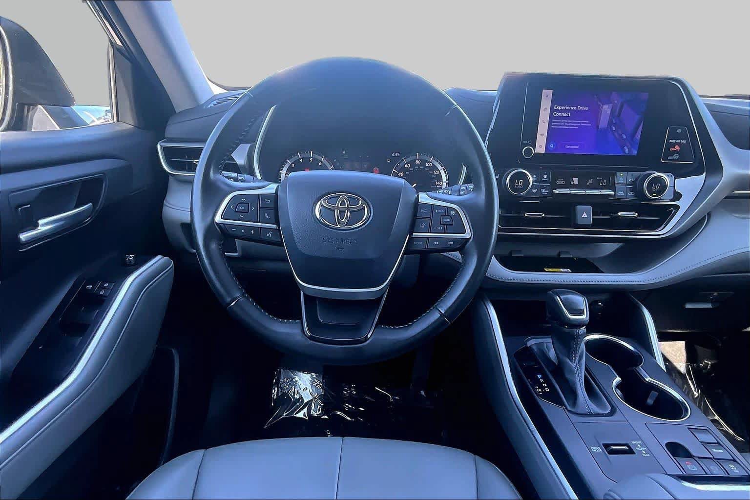 Used 2023 Toyota Highlander XLE FWD image 6
