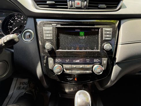 Used 2018 Nissan Rogue SV w/ Premium Package AWD/4WD image 25