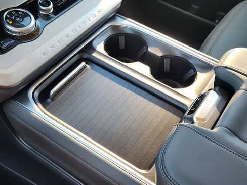 New 2026 Ford Expedition Active image 19