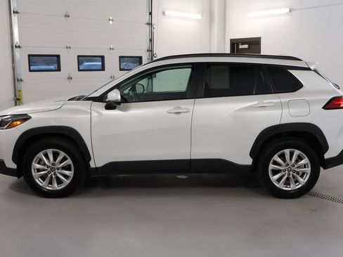 Used 2024 Toyota Corolla Cross LE AWD/4WD image 4