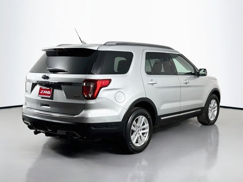 Used 2018 Ford Explorer XLT w/ Equipment Group 201A AWD/4WD image 5