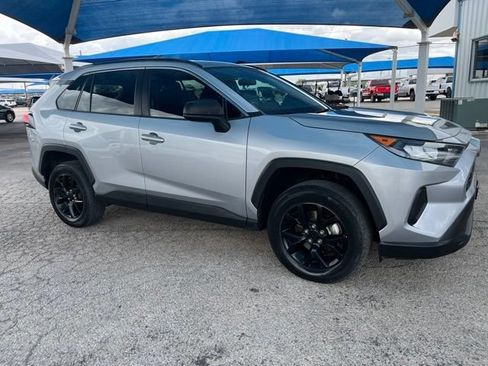 Used 2021 Toyota RAV4 LE AWD/4WD image 3