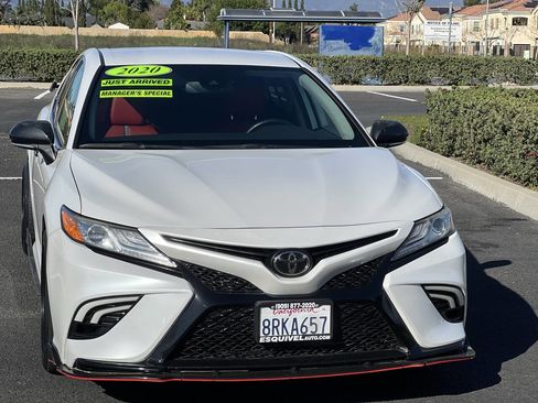 Used 2020 Toyota Camry XSE image 3