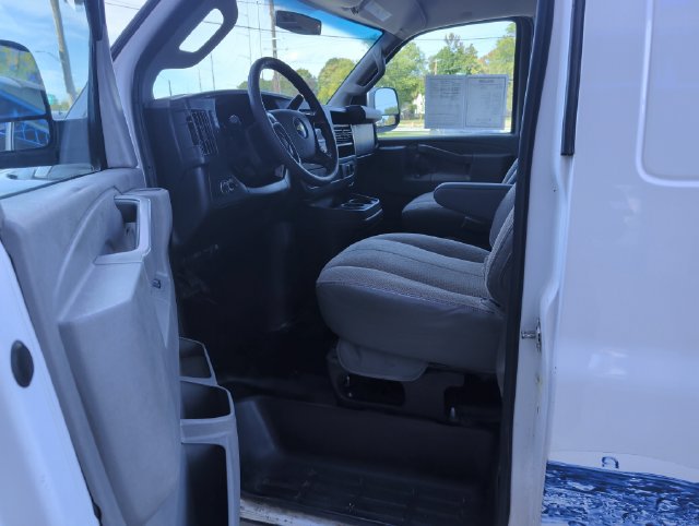 Used 2016 Chevrolet Express 2500 RWD image 10