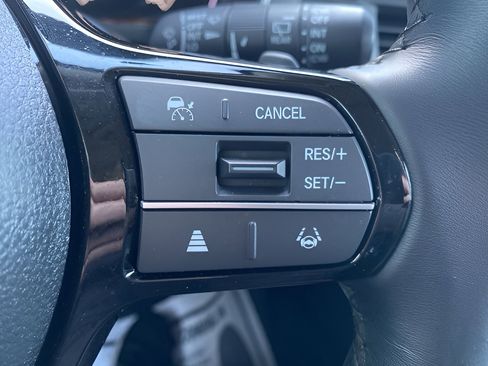 Used 2025 Honda Pilot EX-L image 17