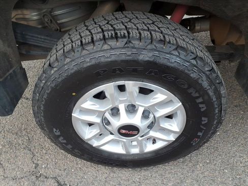 Certified 2022 GMC Sierra 2500 SLE w/ SLE Convenience Package image 18