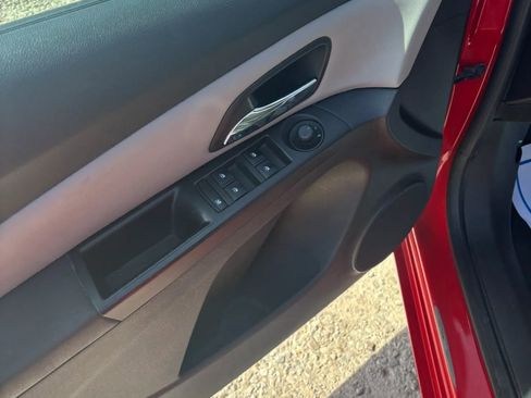 Used 2014 Chevrolet Cruze LS image 9