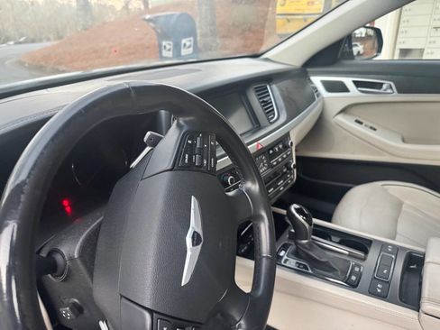 Used 2015 Hyundai Genesis 5.0 image 18