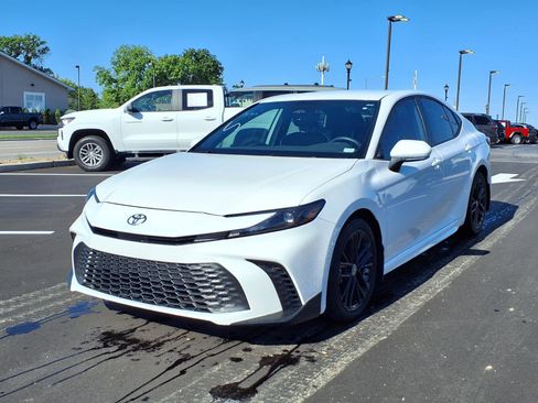 Certified 2025 Toyota Camry SE FWD image 29