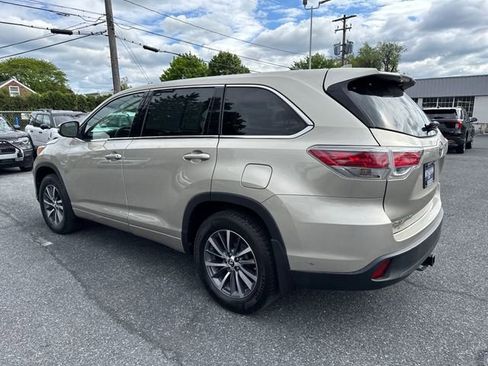 Used 2015 Toyota Highlander Plus AWD/4WD image 3