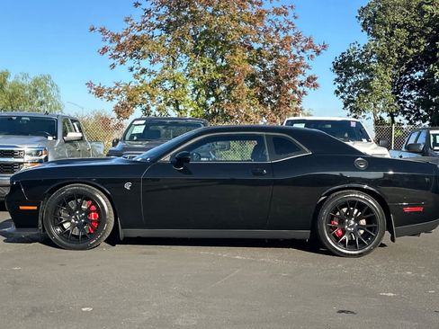 Used 2015 Dodge Challenger SRT Hellcat image 5