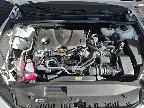 Used 2025 Toyota Camry SE image 9