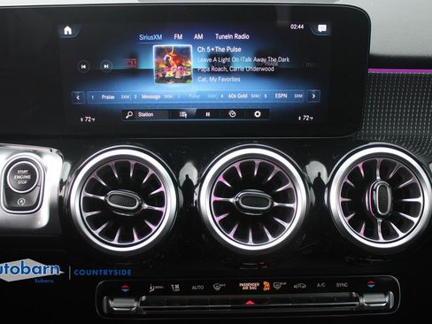 Used 2023 Mercedes-Benz GLB 250 4MATIC w/ Premium Package image 15