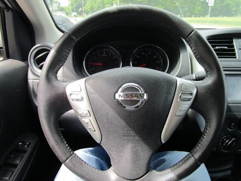 Used 2016 Nissan Versa FWD image 12