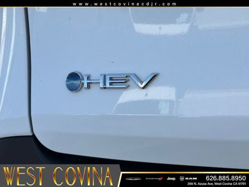 Used 2025 Toyota Sienna LE FWD image 14