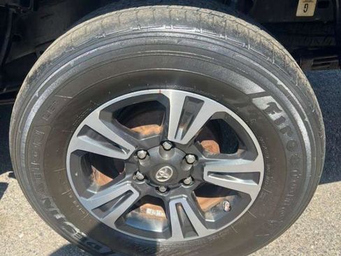 Used 2017 Toyota Tacoma TRD Off-Road image 13