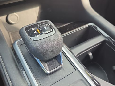 Used 2025 Nissan Pathfinder SV FWD image 22
