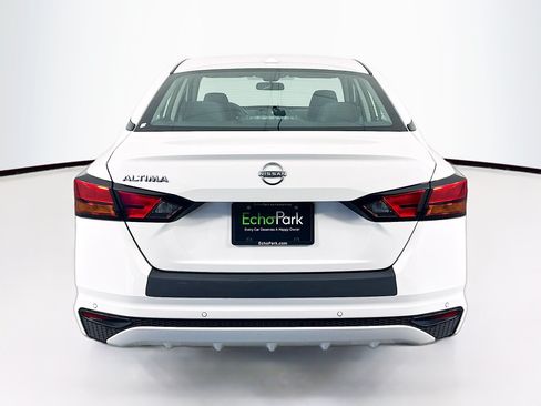 Used 2025 Nissan Altima 2.5 SV FWD image 7