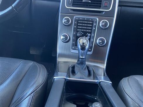 Used 2016 Volvo V60 T5 Cross Country Platinum image 14