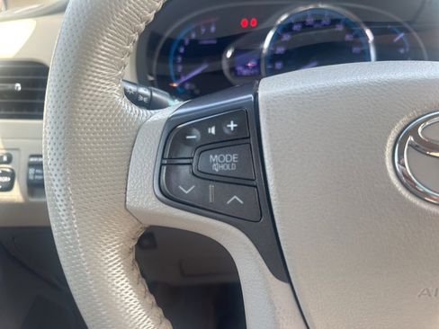 Used 2012 Toyota Sienna image 22