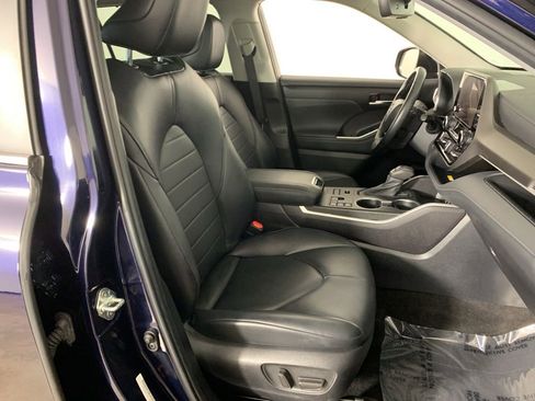 Used 2023 Toyota Highlander XLE AWD/4WD image 43